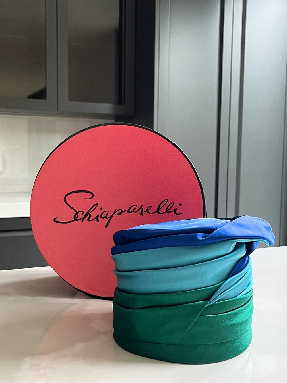 Elsa Schiaparelli 1950’s Hat. Ombré Silk Satin Toque + Original Hat Box. Paris. - Picture 3 of 13